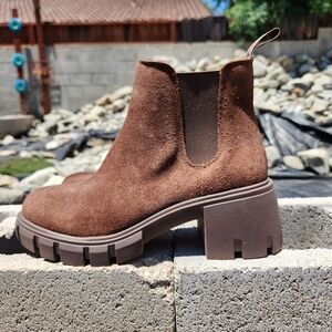 Steve Madden Women's Howler Chelsea Suede Boots